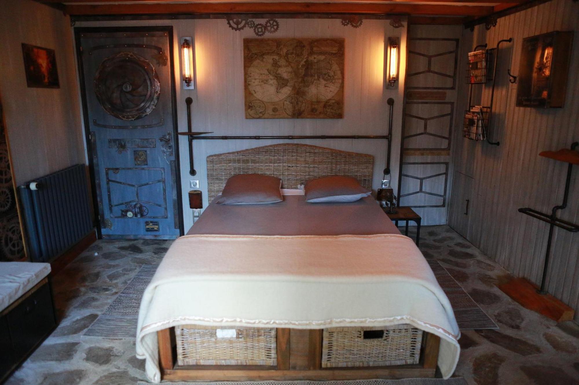 Chambre Steampunk Jules Vernes Bosbonparent Luaran gambar